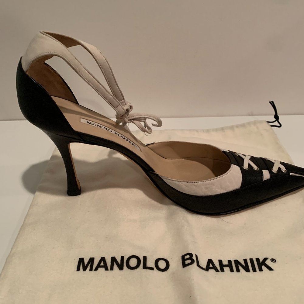 Manolo Blahnik Black Tan Pointed Toe Heels